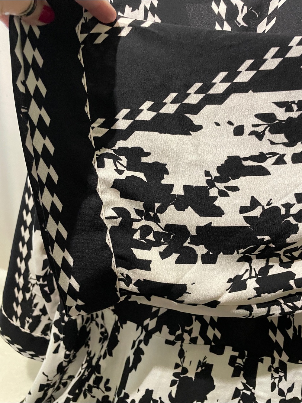 CAbi Black & White Graphic Print Top - Picture 13 of 16